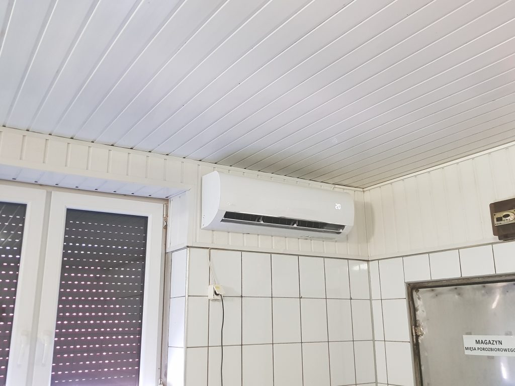 Wewnętrzna instalacja klimatyzatora