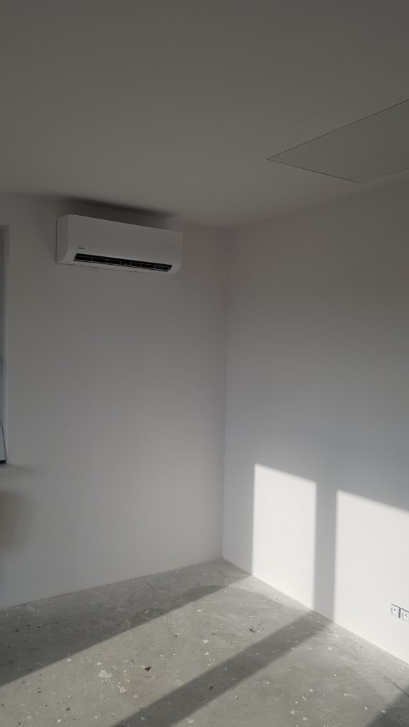 Montaż wewnętrznego klimatyzatora na ścianie w Bochni