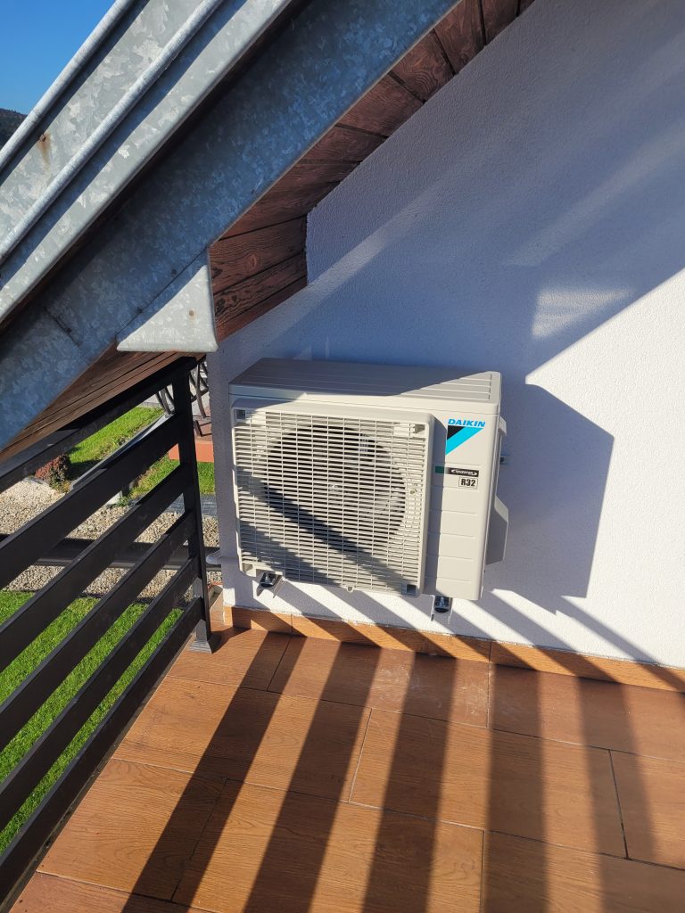 Montaż klimatyzacji na balkonie