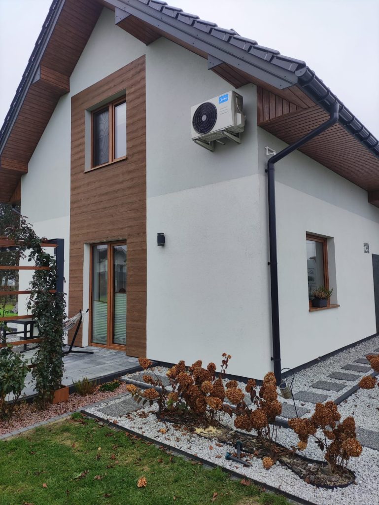 Instalacja klimatyzatora na elewacji
