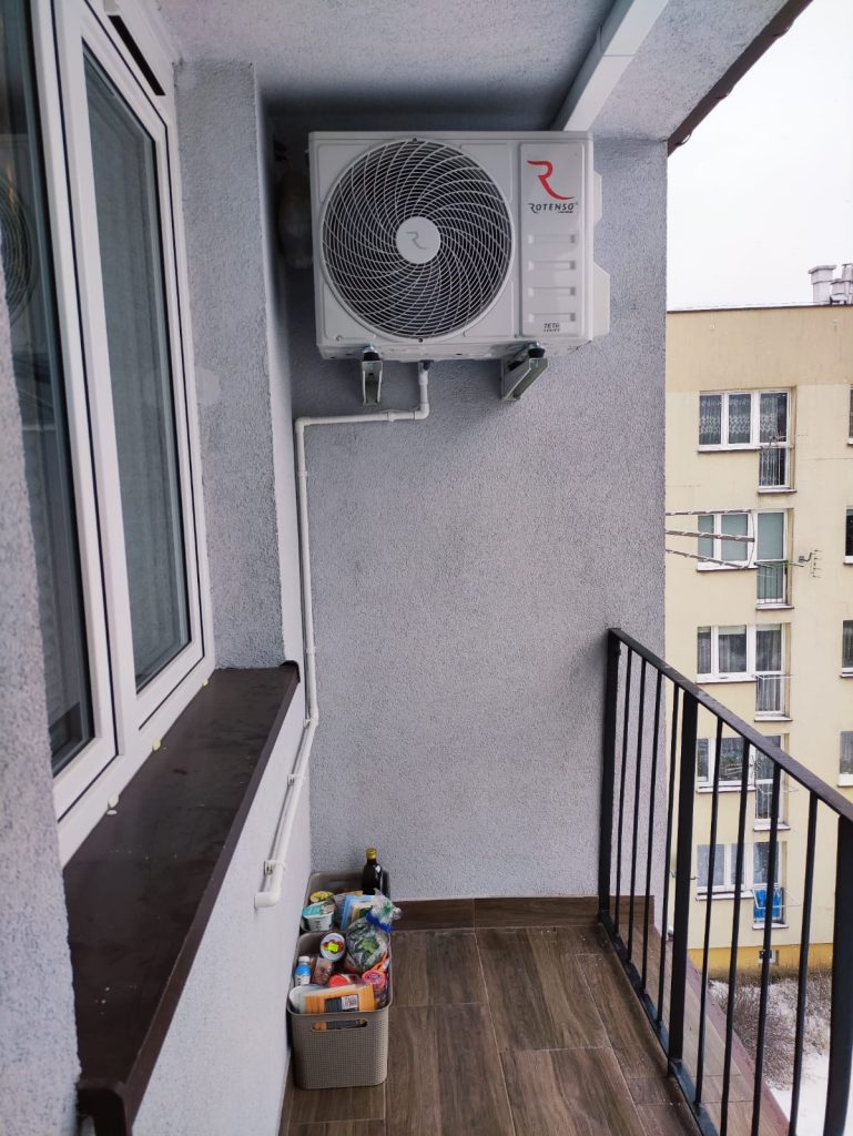 Zewnętrzny montaż klimatyzatora na balkonie w Limanowej