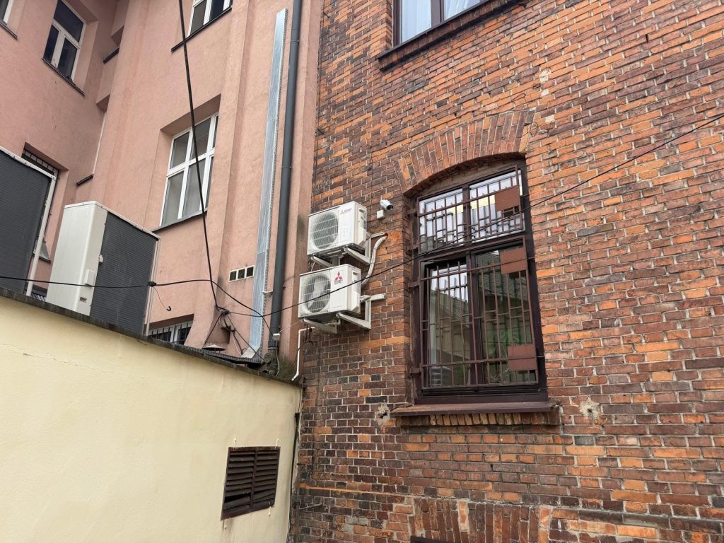 Instalacja zewnętrznych klimatyzatorów w Brzesku