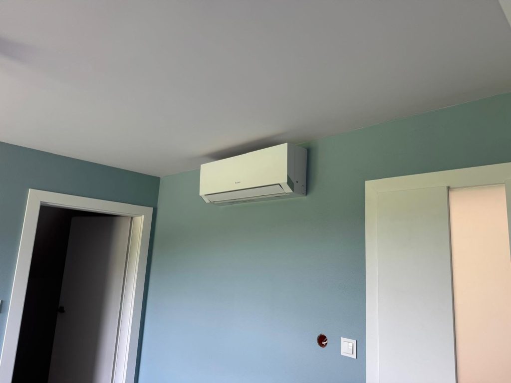 Wewnętrzny montaż systemu klimatyzacji